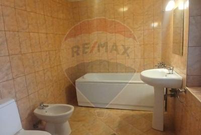 Casa 8 camere de vanzare 653 mp teren in Targoviste Valea Voievozilor - 13