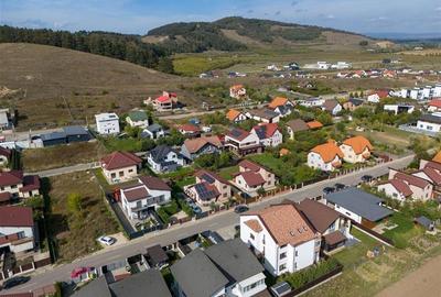 Vila cocheta, facilitati valoroase, strada asfaltata, intimitate: Tur LIVE! Vila cocheta, facilitati valoroase, strada asfaltata, intimitate: Tur LIVE! - 53