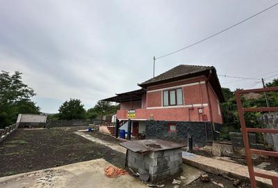 Casă cu 4 camere cu Teren 700 Mp în Central - 1