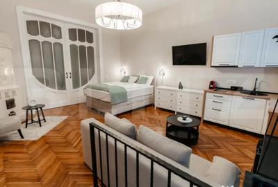 Garsonieră decomandată în Central