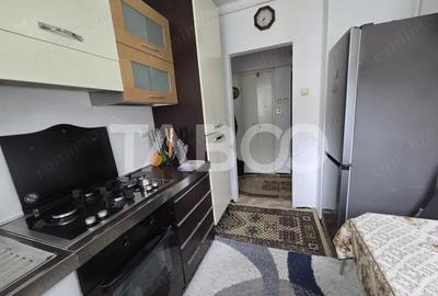 Apartament cu 3 camere semidecomandat în Central - 3