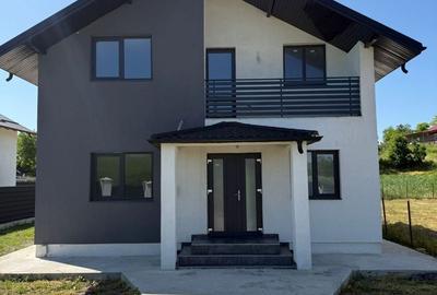 Casă cu 4 camere în Exterior Vest - 3