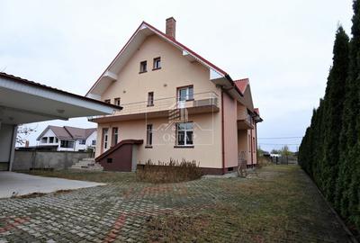 Casă individuală cu 8 camere în Gherăiești - 2