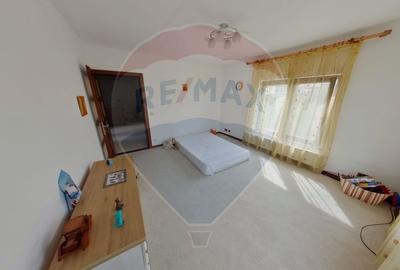 Casă cu 6 camere cu Teren 1505 Mp în Sud-Est - 11