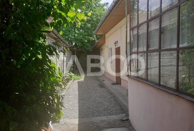 Casă cu 2 camere cu Canalizare în Central