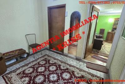 Apartament cu 4 camere decomandat în Central - 1