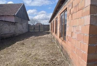 Casă cu 3 camere cu Teren 1350 Mp în Pilu - 2