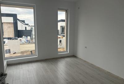 Casă cu 4 camere cu Teren 350 Mp în Berceni - 2