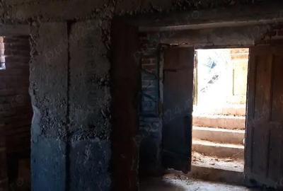 Casă cu Teren 3500 Mp în Central - 2