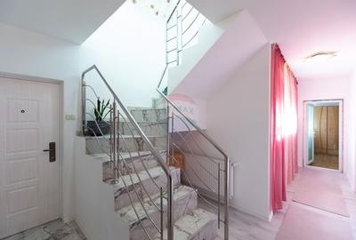 Casa / Vila cu 6 camere de vanzare - 4