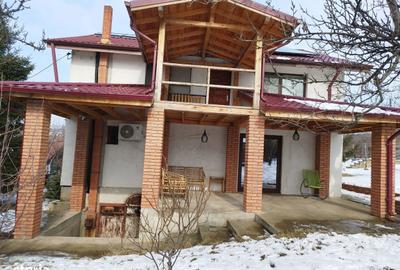 Casă cu 4 camere cu Teren 1000 Mp în Bucium - 2