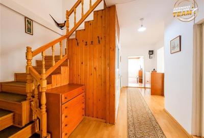 Tur 3D! Resedinta notabila,pe armonios cadru natural,distinse faciliati,Central, - 5