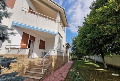 Casă individuală cu 9 camere în Domnești