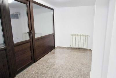 Spațiu comercial, de 47 mp, în Central - 4
