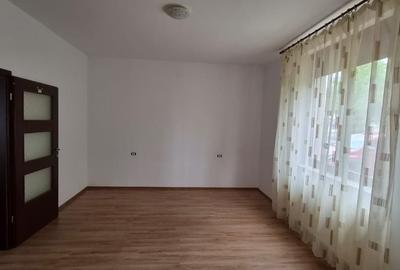 Casă cu 2 camere cu Teren 400 Mp în Pârneava