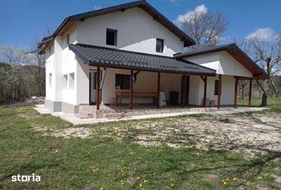 Casă cu 4 camere cu Teren 200 Mp în Cetățeni