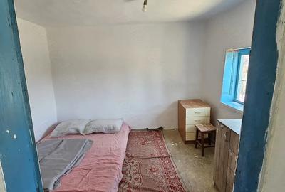 Casă cu 4 camere cu Teren 1300 Mp în Gurbănești - 1
