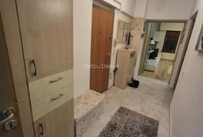 Apartament cu 3 camere semidecomandat în Sat Vacanță