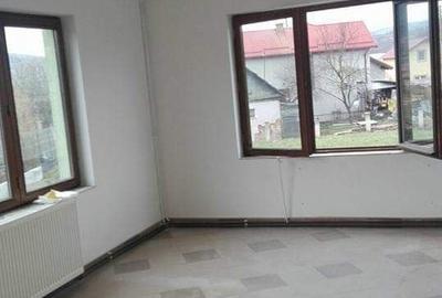 Casă individuală cu 6 camere cu Canalizare în Mociu - 2