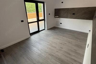 Casă cu 4 camere cu Teren 500 Mp în Domnești