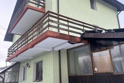 Casă cu 8 camere decomandat cu Teren 1000 Mp în Cornu - 1