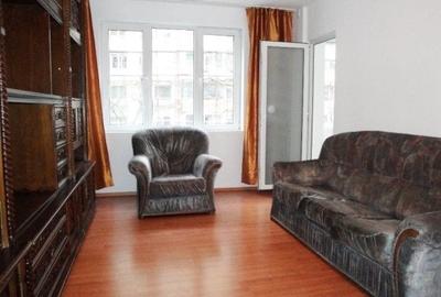 Apartament cu 3 camere decomandat în Titan