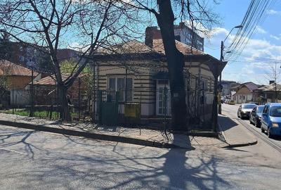 Casă cu Teren 500 Mp în Central - 2