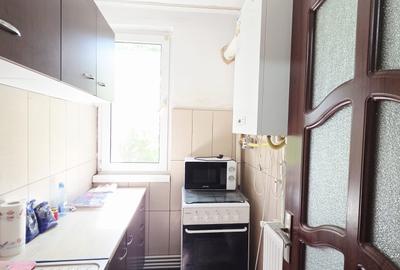 Apartament cu 3 camere semidecomandat în Micro 19 - 1