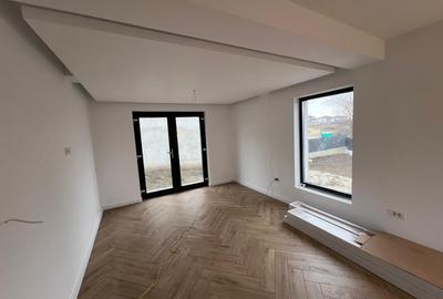 1 Mai - 4 camere - 2 bai - asfalt - 2