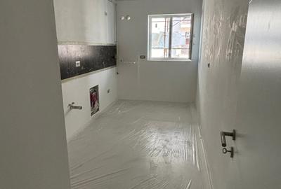 Garsonieră decomandată, etaj 2, bloc nou, M. Apărătorii Patriei - 2