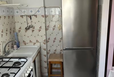 Apartament cu 3 camere semidecomandat în Micro 38 - 2