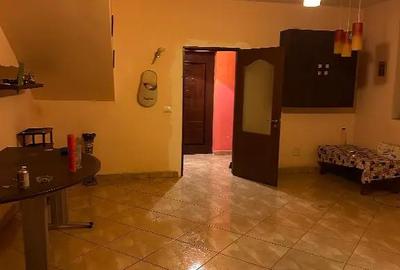 Casă cu 5 camere cu Teren 175 Mp în Băneasa