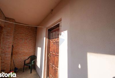 Casă cu 8 camere cu Teren 1395 Mp în Glina