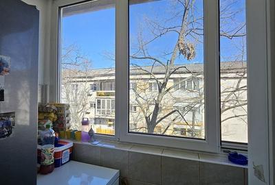 Apartament cu 3 camere decomandat în Rogerius