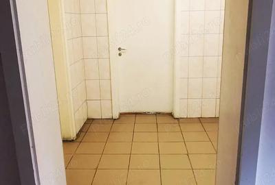 Spațiu comercial, de 1,000 mp, în Central - 7