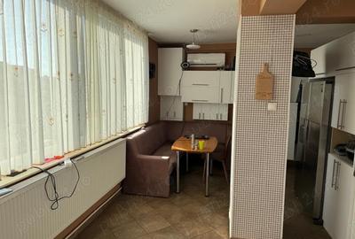 Apartament cu 3 camere decomandat în Astra - 2