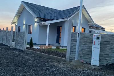 Casă cu 4 camere cu Teren 405 Mp în Central