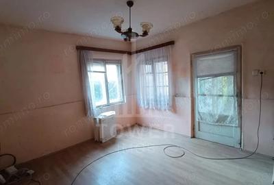 Casă cu Teren 325 Mp în Trei Stejari