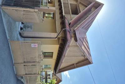 Casă cu Teren 1200 Mp în Central - 1