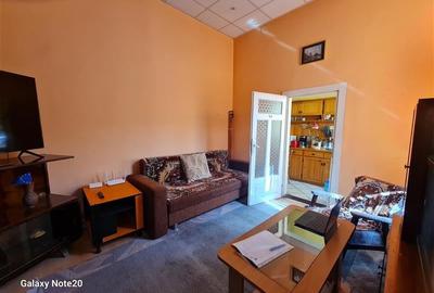 Apartament cu 2 camere semidecomandat, mobilat în Ultracentral