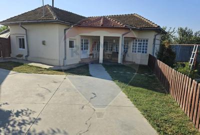 Casă cu 4 camere cu Canalizare în Central - 9