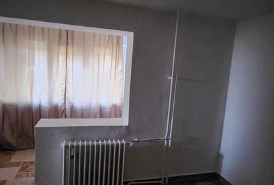 Apartament cu 3 camere semidecomandat în 1 Mai - 1