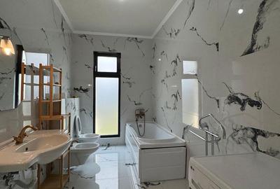 Casă cu 3 camere cu Teren 400 Mp în Bucium - 15