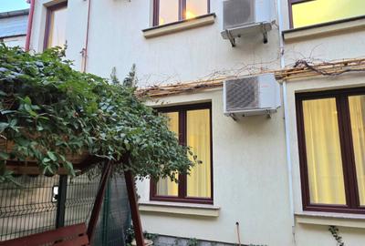 Casă cu 7 camere cu Canalizare în P-ța Unirii - 16