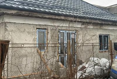 Casă cu 6 camere cu Teren 400 Mp în Central - 1