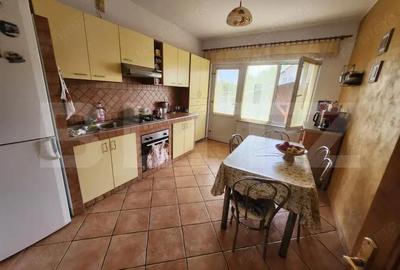 Casă cu 6 camere cu Teren 241 Mp în Central - 14