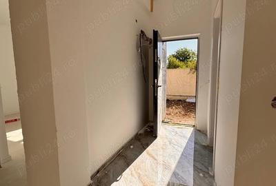 Casă cu 3 camere cu Canalizare în Central - 2