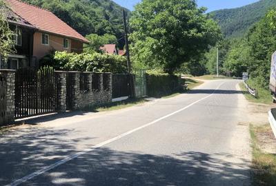 Va salut,se vand doua cabane,la pre? de una Va salut,se vand doua cabane,la pre? de una - 2