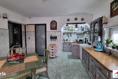Casă cu 3 camere cu Canalizare în Central - 6