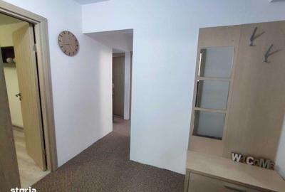 Apartament cu 3 camere decomandat, mobilat în Lunei